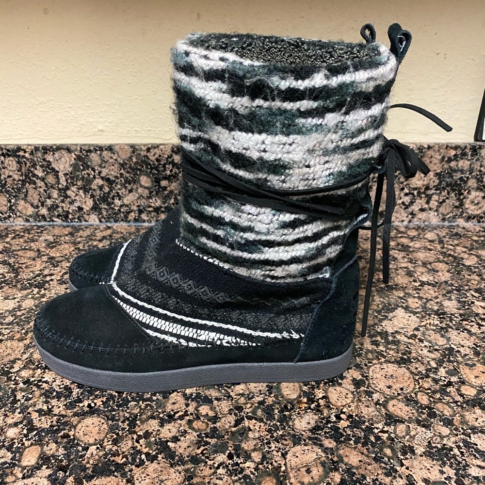 Tom’s Nepal Suede and Mixed Textile Boots SZ 7